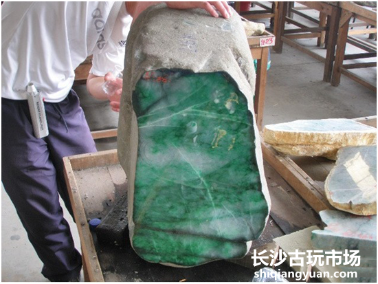 缅甸会卡翡翠原石的特点