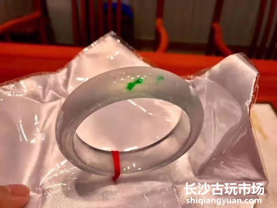 正绿色