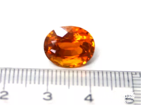 稀有宝石橙色篇 :斜硅镁石（Clinohumite）