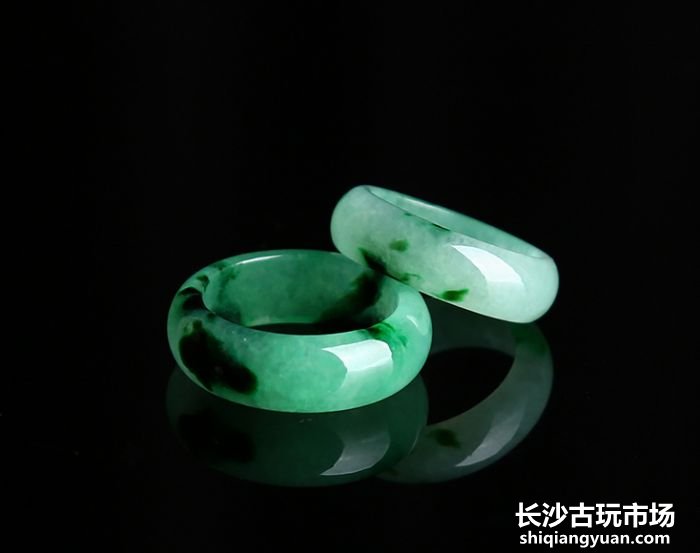 飘花：翡翠中的泼墨山水