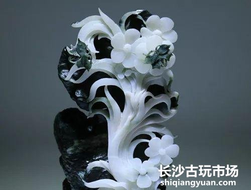 白色独山玉巧雕作品