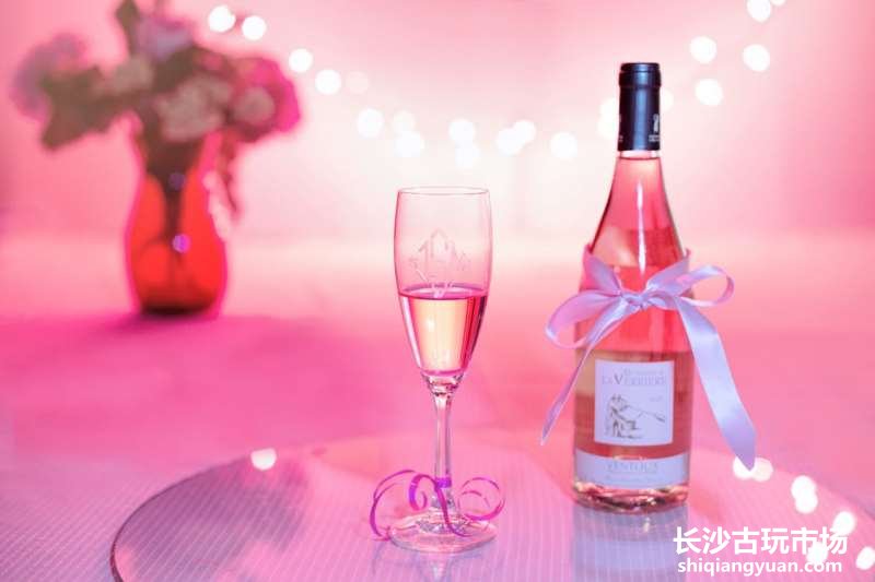 你知道如何品鉴葡萄酒吗？