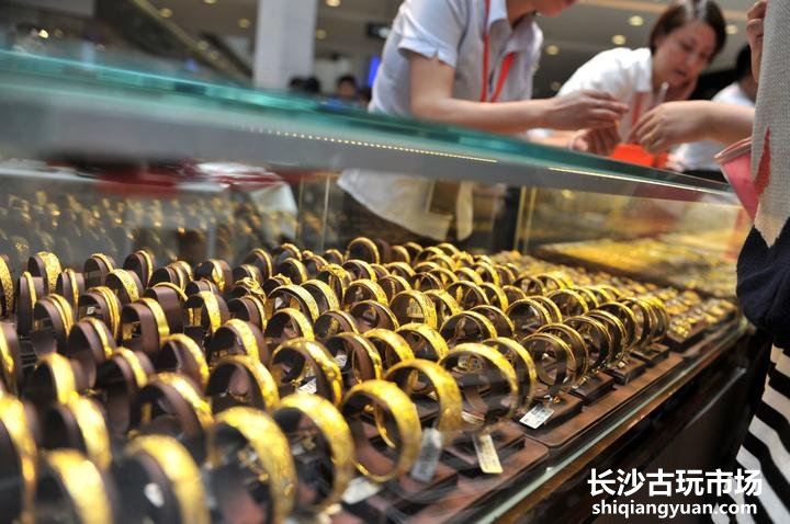 旺季不旺！金价持续低迷 消费者观望情绪再度升