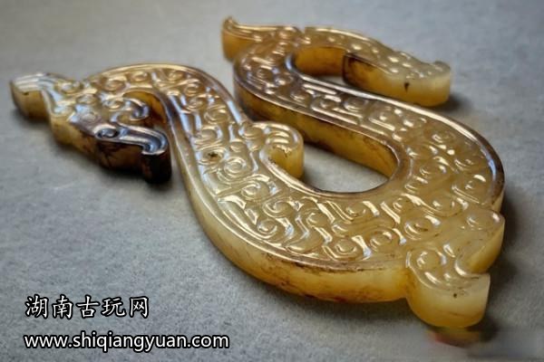 古玉龙形佩
