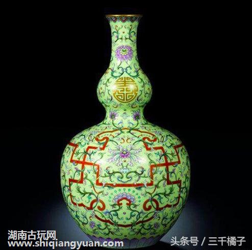 清乾隆粉彩葫芦瓶