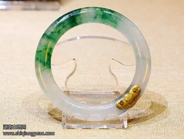 老翡翠水有多深 光泽色根工艺先认清